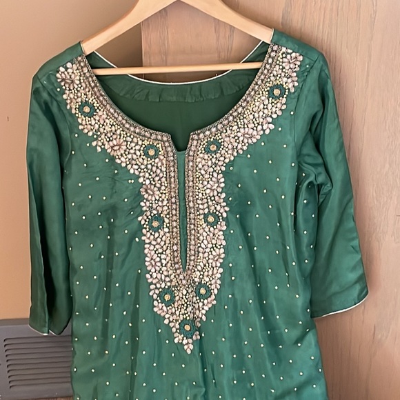 Indian suit - Picture 2 of 12